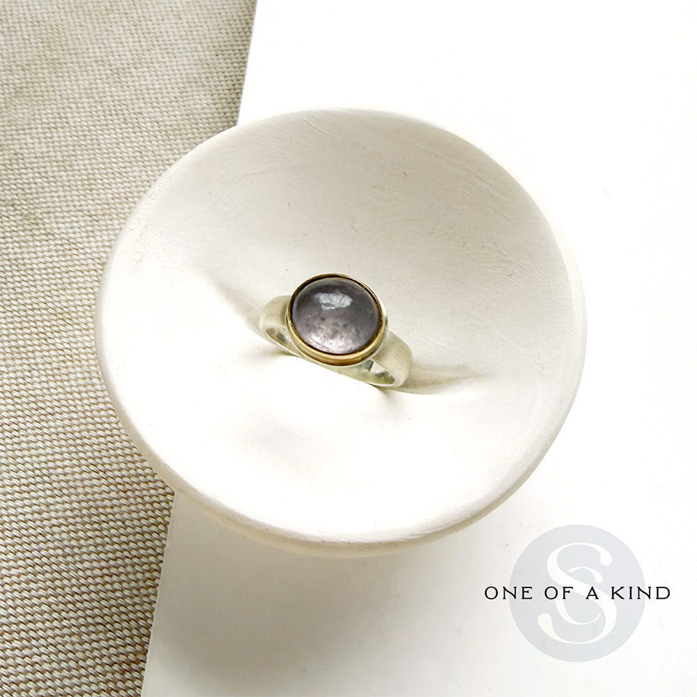 Oval berry spinel ring in a mixed metal setting